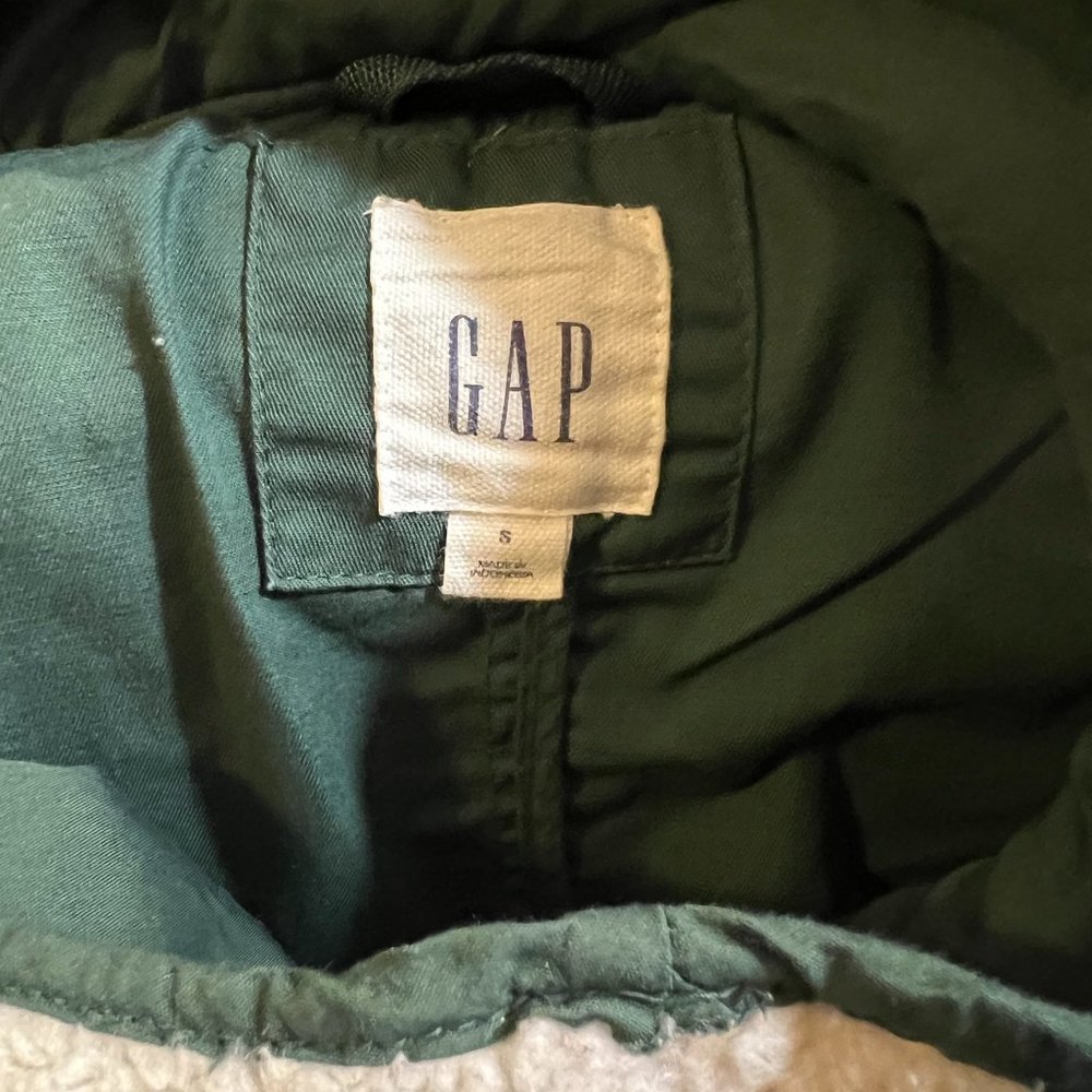 GAP Women’s Sherpa Lined Green Jacket, Removable Faux Fur Hood & Lining - Picture 3 of 8
